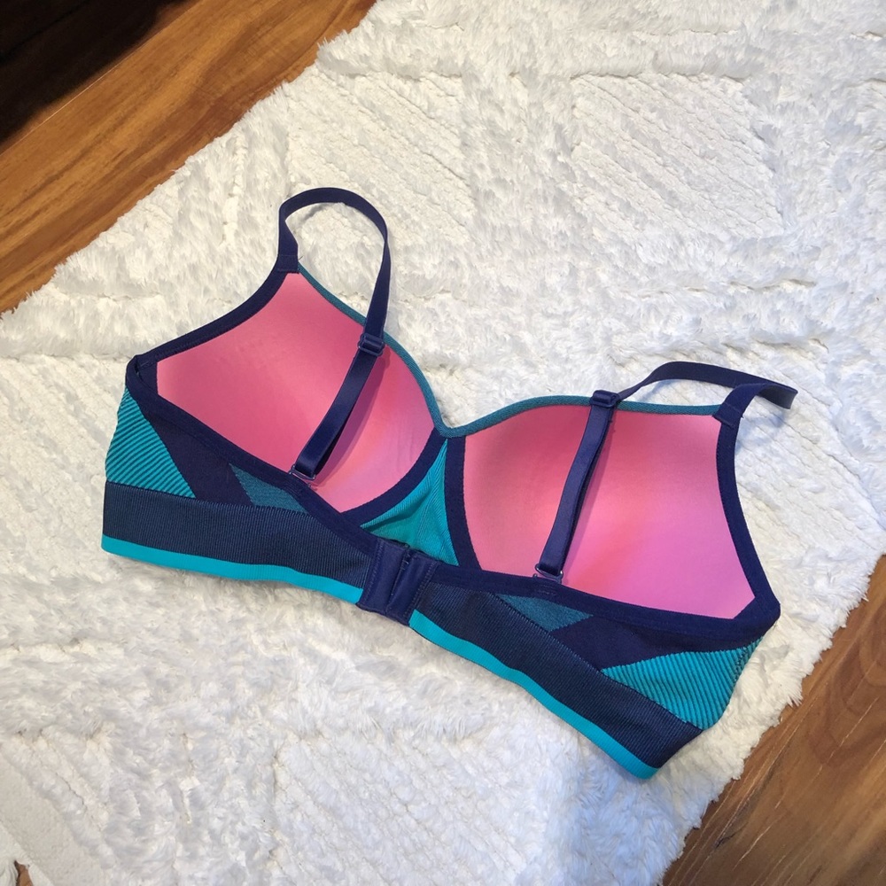 Pink bra - Picture 2 of 3